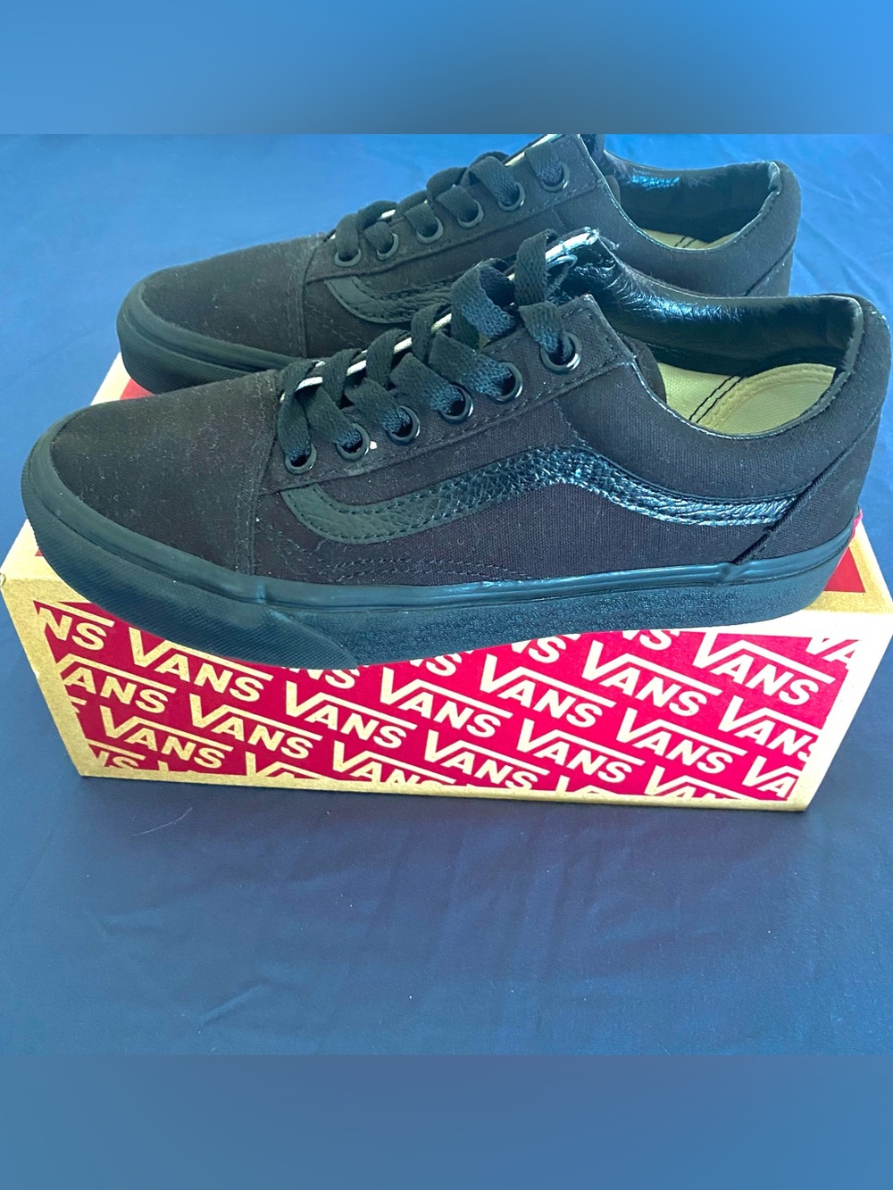 👍🏽BOYS VANS Black Sneakers SZ 4.5